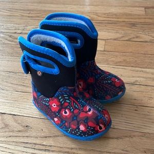 EUC Bogs toddler boots, size 6